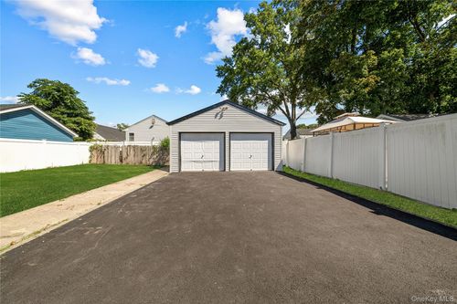 87 Parsons Dr, Hempstead, NY, 11550-4726 | Card Image