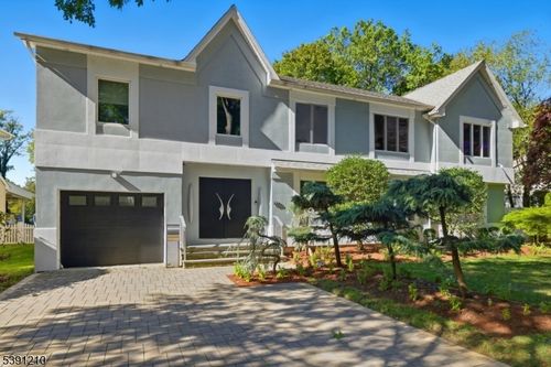 827 Alden Rd, Paramus, NJ, 07652-3804 | Card Image