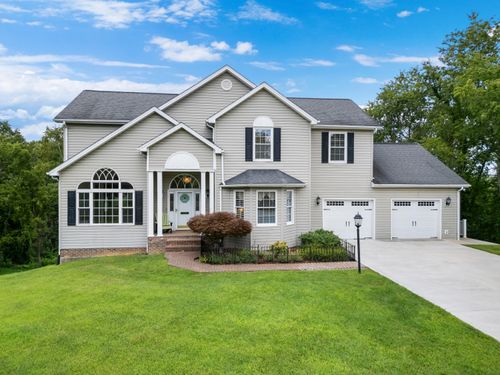 2285 Lubna Dr, Christiansburg, VA, 24073-7159 | Card Image