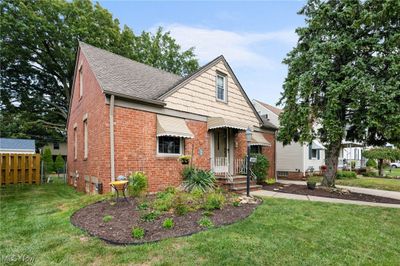 8910 Ansonia Avenue, House other with 3 bedrooms, 2 bathrooms and null parking in Brooklyn OH | Image 2