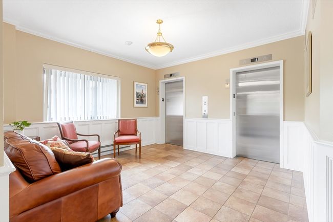 APT-206 - 666 Main St, Condo with 2 bedrooms, 2 bathrooms and 1 parking in Winchester MA | Image 17