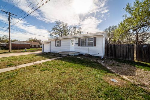 810 Church St, Concordia, KS, 66901-3812 | Card Image