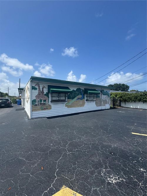 801 E Oakland Park Blvd, Oakland Park, FL, 33334-2752 | Card Image