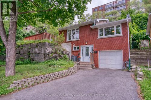 1430 Edgecliffe Ave, Ottawa, ON, K1Z8G1 | Card Image