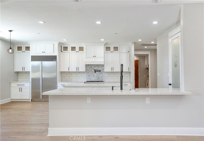 Kitchen bar Area | Image 25