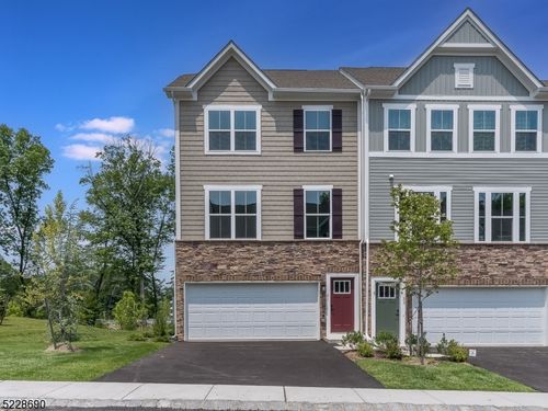 31 Force Dr, Budd Lake, NJ, 07828-1441 | Card Image