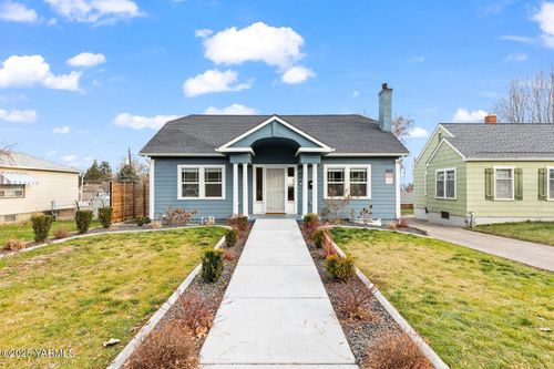409 S 27th Ave, Yakima, WA, 98902-3712 | Card Image
