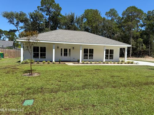 716 Plum St, Ocean Springs, MS, 39564-8458 | Card Image