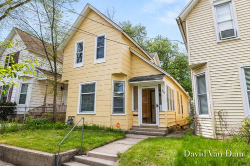 943 Prospect Ave, Grand Rapids, MI, 49503-1636 | Card Image