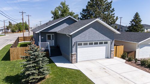 340 55 Ave W, Claresholm, AB, T0L0T0 | Card Image