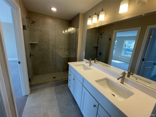 811 Balmoral Ln, Troy, MI, 48085 | Card Image