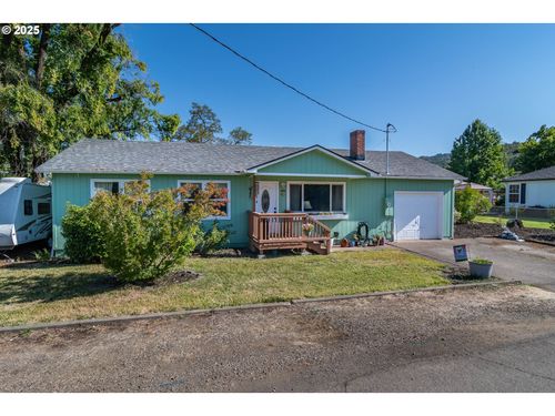 470 Sterling Dr, Roseburg, OR, 97470-1362 | Card Image