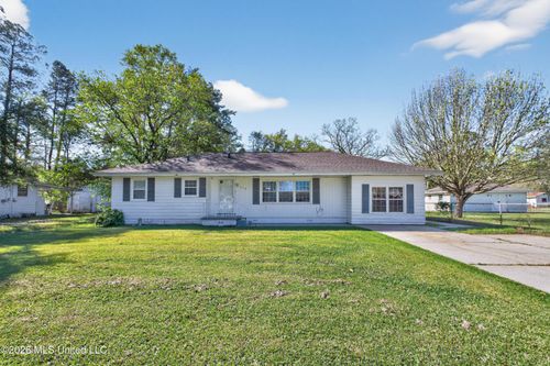 910 E Sycamore Rd, Picayune, MS, 39466-2659 | Card Image