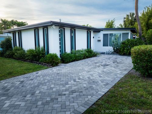 917 Ne 18th St, Fort Lauderdale, FL, 33305-3805 | Card Image
