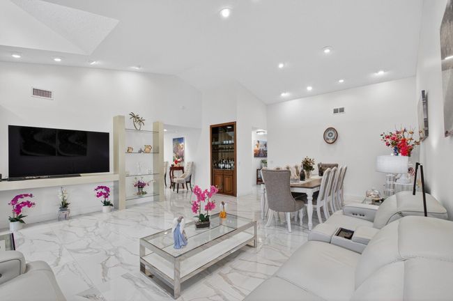 6858 Fountains Cir, Condo with 3 bedrooms, 3 bathrooms and null parking in Lake Worth FL | Image 27