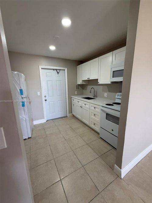 234d-850 E Commercial Blvd, Oakland Park, FL, 33334-3292 | Card Image