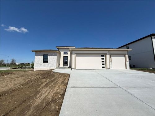 27604 E 128th Ct, Lee's Summit, MO, 64086-8492 | Card Image