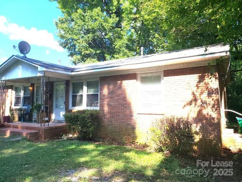 956 S Hoskins Rd, Charlotte, NC, 28208-2037 | Card Image