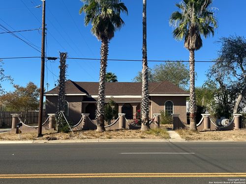 624 W Lake St, Crystal City, TX, 78839-3812 | Card Image