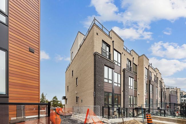 2 - 155 Tapscott Rd, Condo with 2 bedrooms, 1 bathrooms and null parking in Toronto ON | Image 7