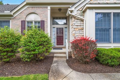 17061 Lochmoor, Condo with 2 bedrooms, 2 bathrooms and null parking in Northville Twp MI | Image 2