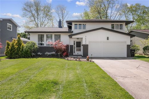 24042 Greenlawn Ave, Beachwood, OH, 44122-1437 | Card Image