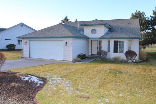 945 Hanks St, Klamath Falls, OR, 97601-1277 | Card Image