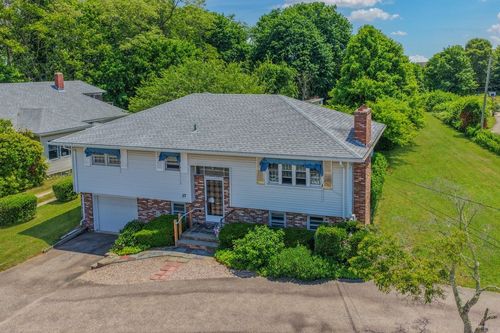 77 Tower St, Westerly, RI, 02891-1925 | Card Image