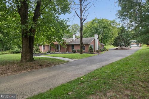1373 Oxford Valley Rd, YARDLEY, PA, 19067-4413 | Card Image