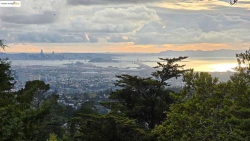 9175 Skyline Blvd, Oakland, CA, 94611-1746 | Card Image