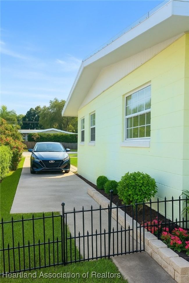 1009 Taseschee Dr, House other with 4 bedrooms, 2 bathrooms and null parking in SEBRING FL | Image 4