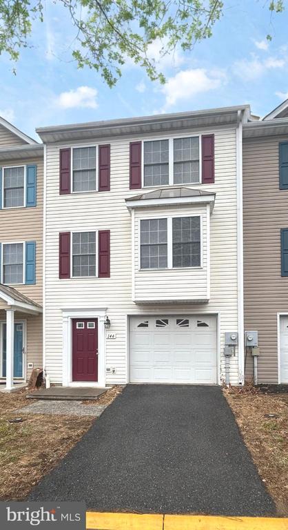 144 Windstone Drive, For Rent in WINCHESTER - Zoocasa