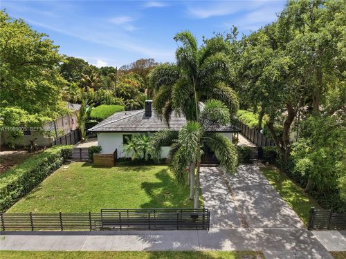 86 Ne 110th St, Miami Shores, FL, 33161-7044 | Card Image