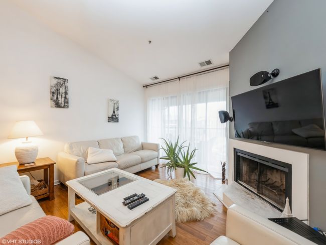 APT-304 - 671 Hapsfield Ln, Condo with 2 bedrooms, 2 bathrooms and 1 parking in Buffalo Grove IL | Image 4