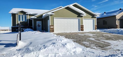 320 Keidel Trl Sw, Mandan, ND, 58554-2325 | Card Image