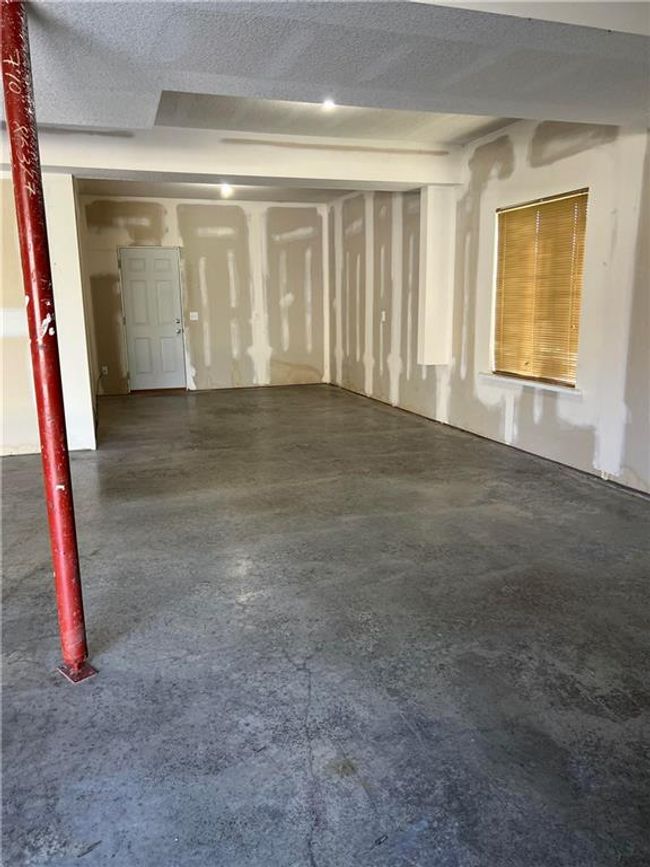 Tandem space in the garage could hold 4th car! | Image 39