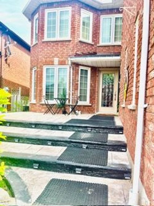 3076 Bayberry Dr, Mississauga, ON, L5N6P1 | Card Image