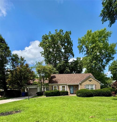 111 Royal Ave, Ferguson, MO, 63135-1918 | Card Image