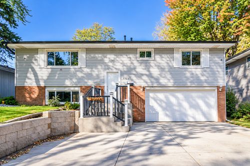 1325 42 1/2 Ave Ne, Columbia Heights, MN, 55421-3164 | Card Image