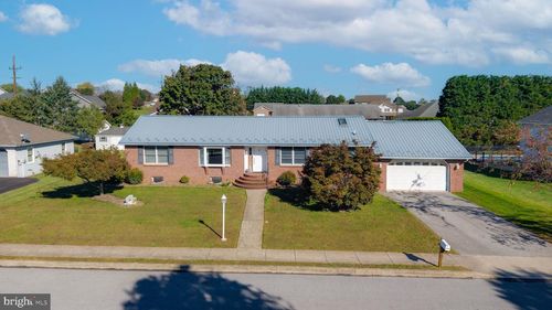 375 Carolle St, GREENCASTLE, PA, 17225-1555 | Card Image