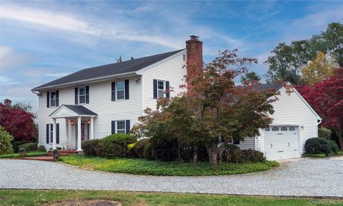 12 Briarwood Ct, Saint James, NY, 11780-1116 | Card Image