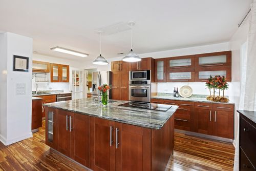 683 Edmonds Dr, Charleston, SC, 29412-4540 | Card Image