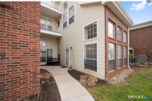 211-211 Carriage Crossing Ln, Middletown, CT, 06457-5862 | Card Image