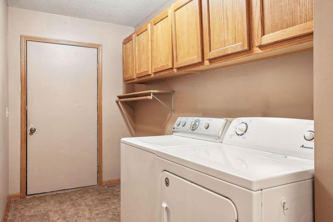 Convenient main level laundry. | Image 31
