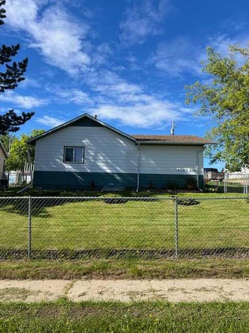 4847 51 Ave, Sangudo, AB, T0E2A0 | Card Image