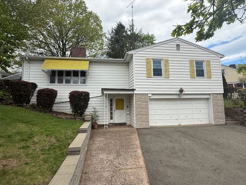 32 Lawncrest Rd, New Haven, CT, 06515-1511 | Card Image