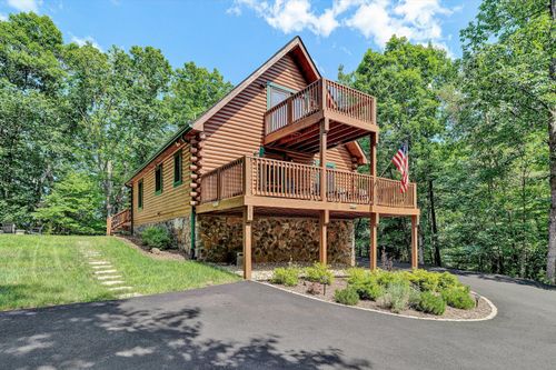 6211 Hillcrest Rd, Salem, VA, 24153-8490 | Card Image