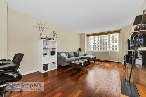 16c-245 E 54th Street, New York City, NY, 10022 | Card Image