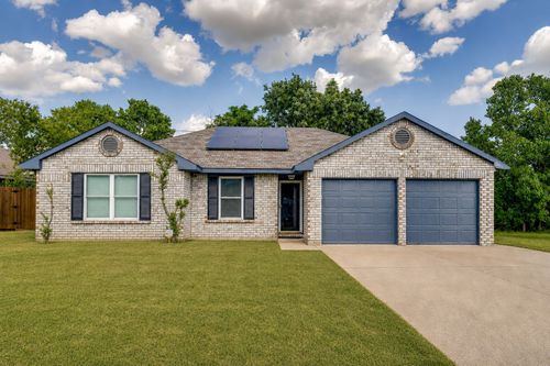 6411 Brooklawn Dr, Arlington, TX, 76018-2955 | Card Image