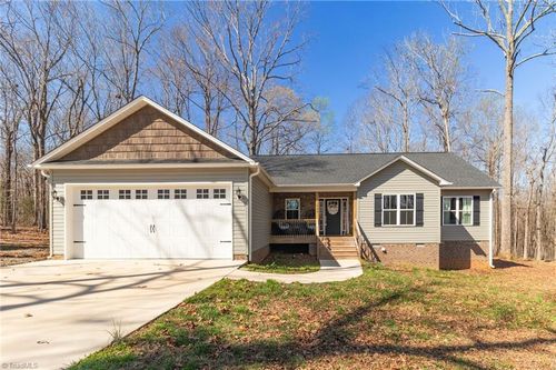 1004 Black Farm Road, Thomasville, NC, 27360 | Card Image